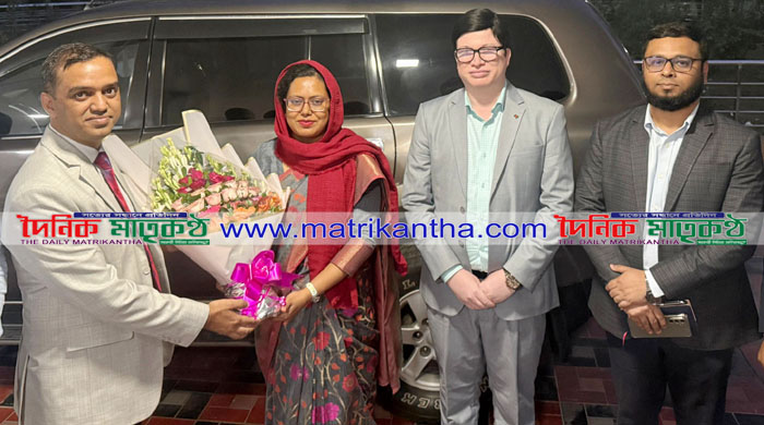  রাজবাড়ীর নবাগত জেলা প্রশাসক আফরোজা  পারভীকে ফুলেল অভ্যর্থনা॥দায়িত্ব গ্রহণ আজ